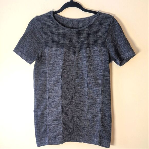 Fabletics Delta Seamless Short-Sleeve Tee Top Dark Grey/Vanilla Large - Picture 3 of 6